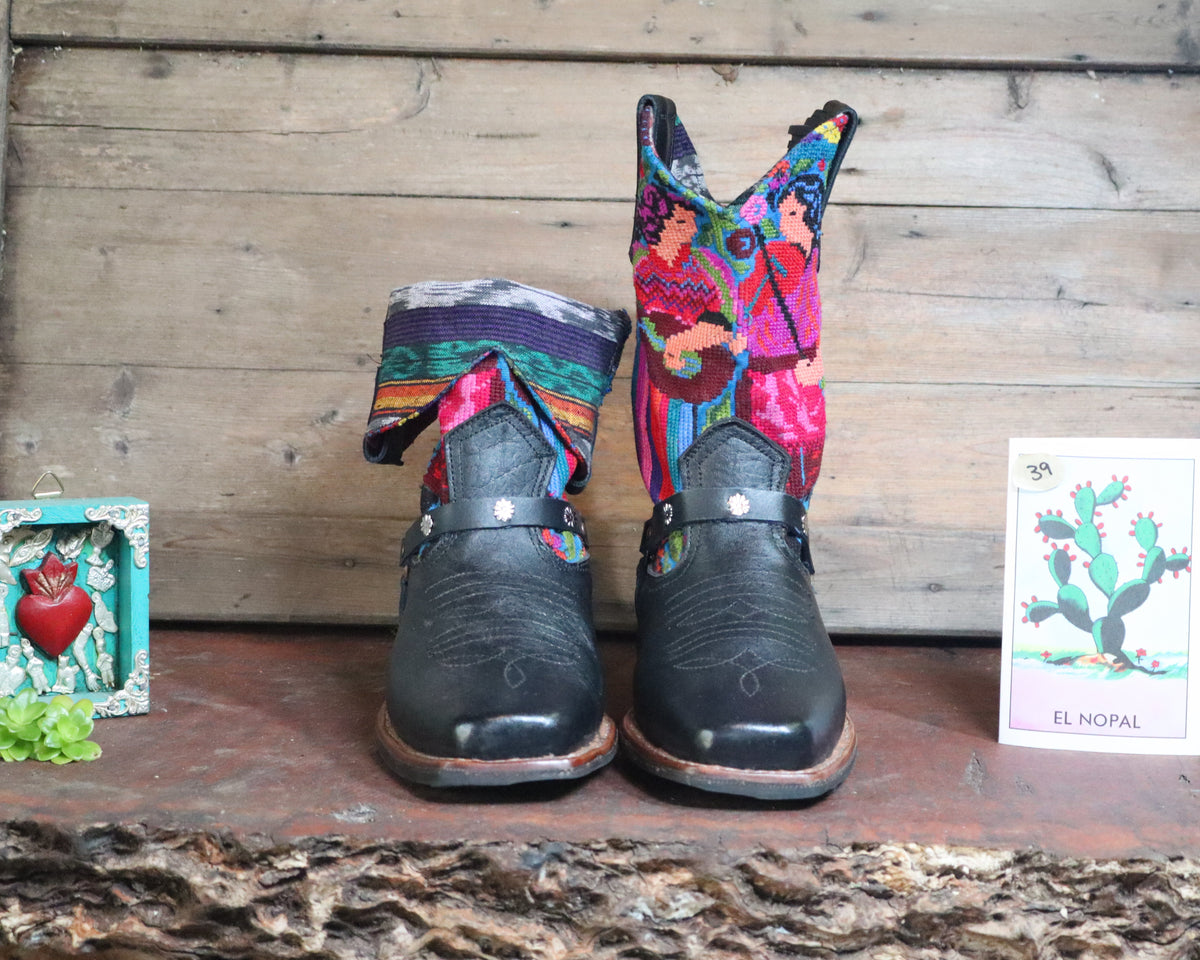 Size 39 - Blunt Toe Cowgirl Bling -Black Flowers